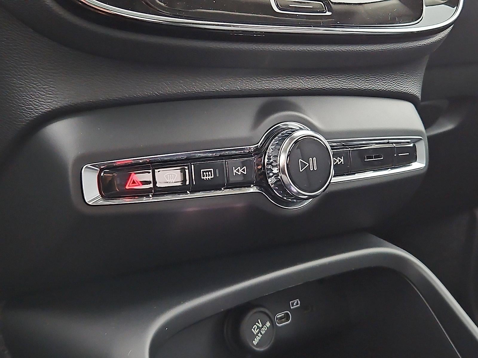 2026 Volvo XC40 B5 AWD Plus