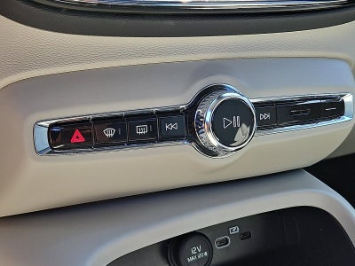 2026 Volvo XC40 B5 AWD Plus
