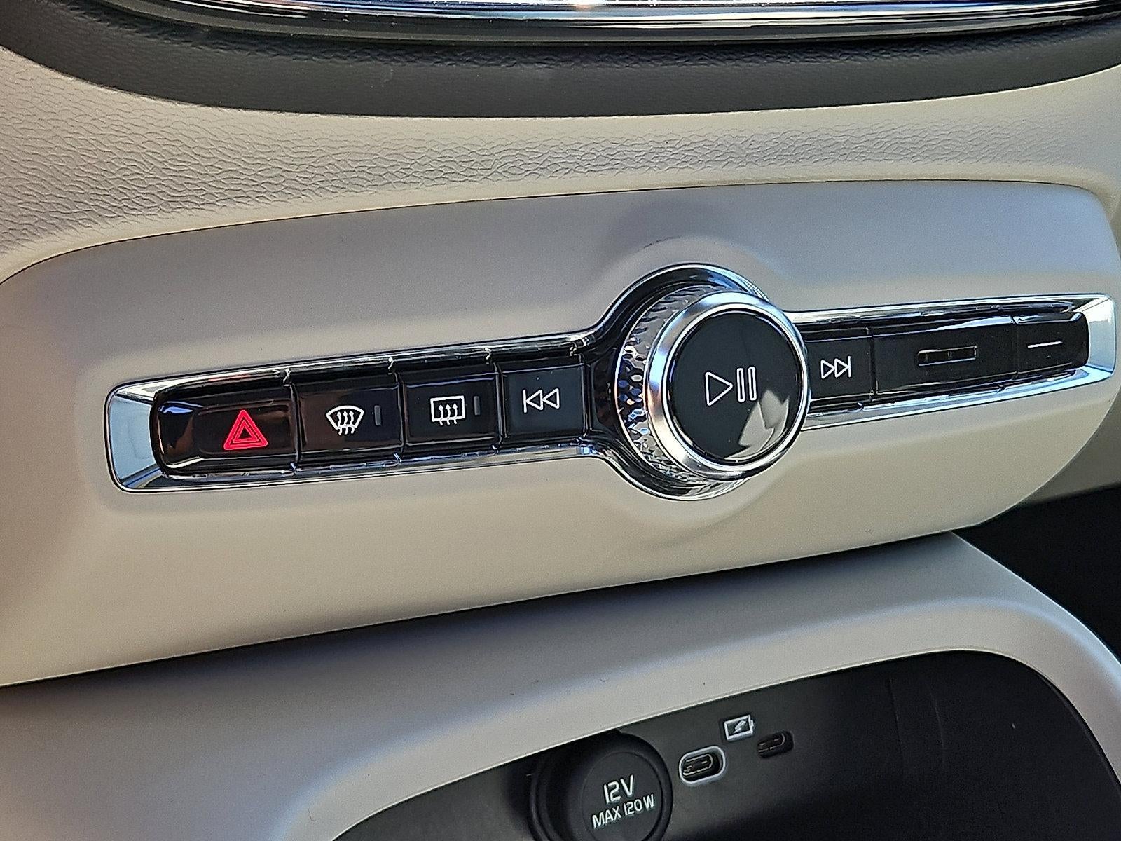2026 Volvo XC40 B5 AWD Plus