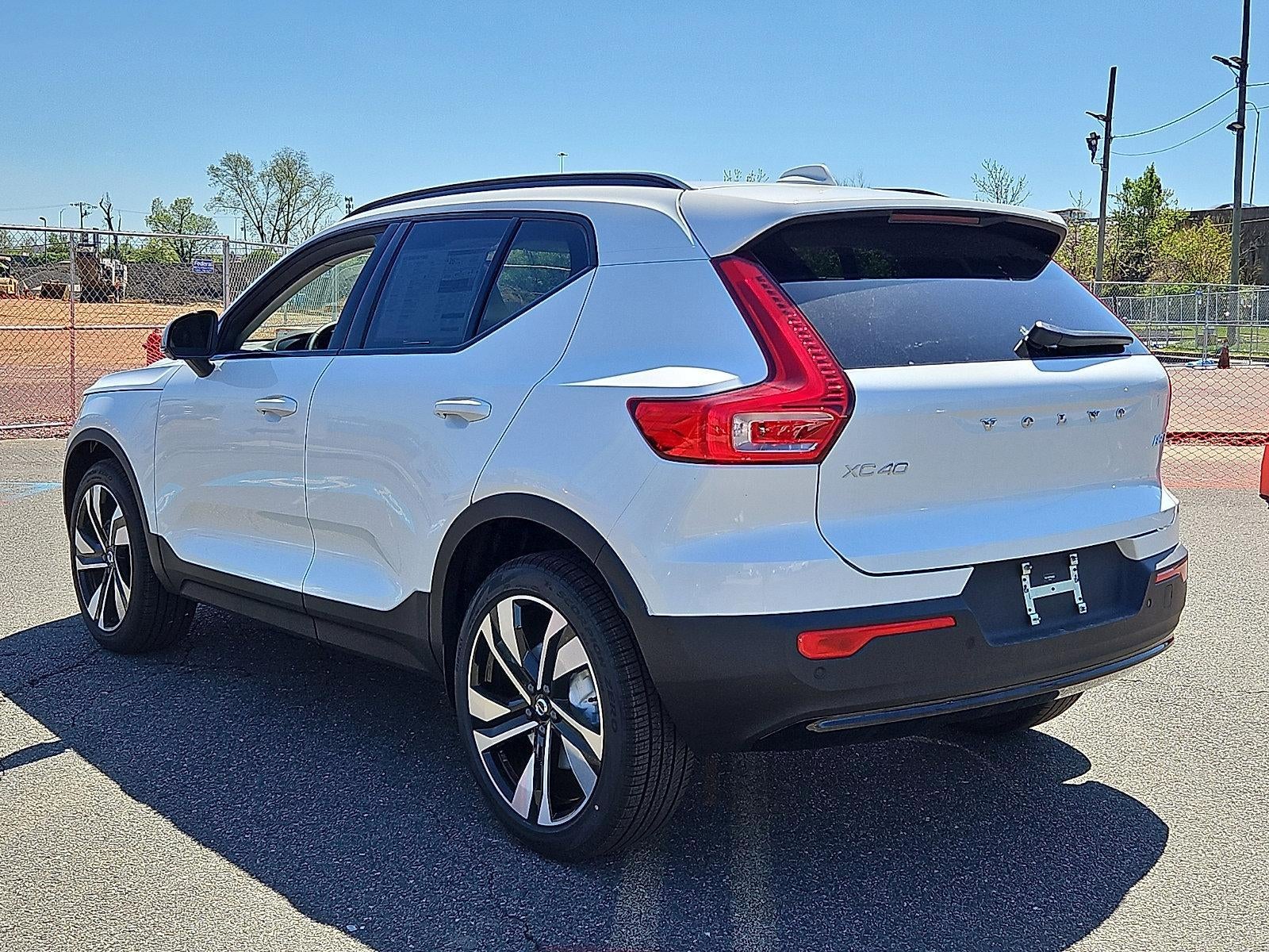 2026 Volvo XC40 B5 AWD Plus