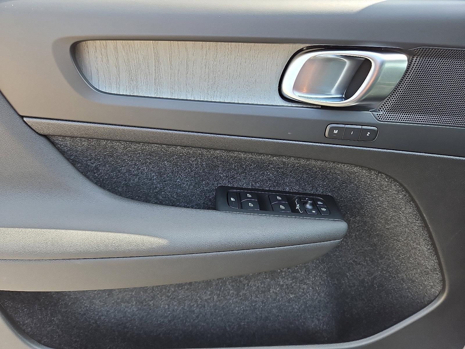 2026 Volvo XC40 B5 AWD Plus