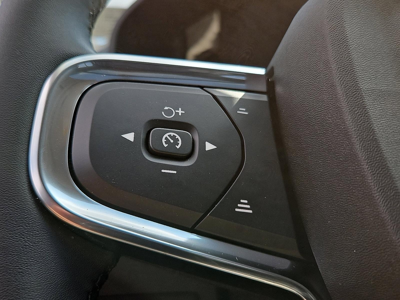 2026 Volvo XC40 B5 AWD Plus