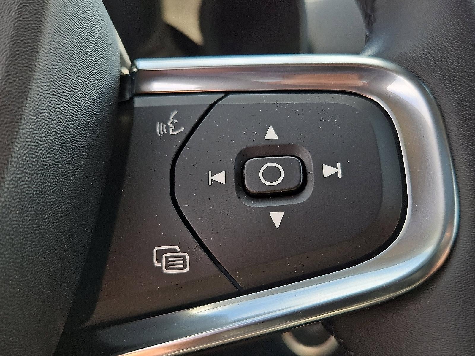 2026 Volvo XC40 B5 AWD Plus