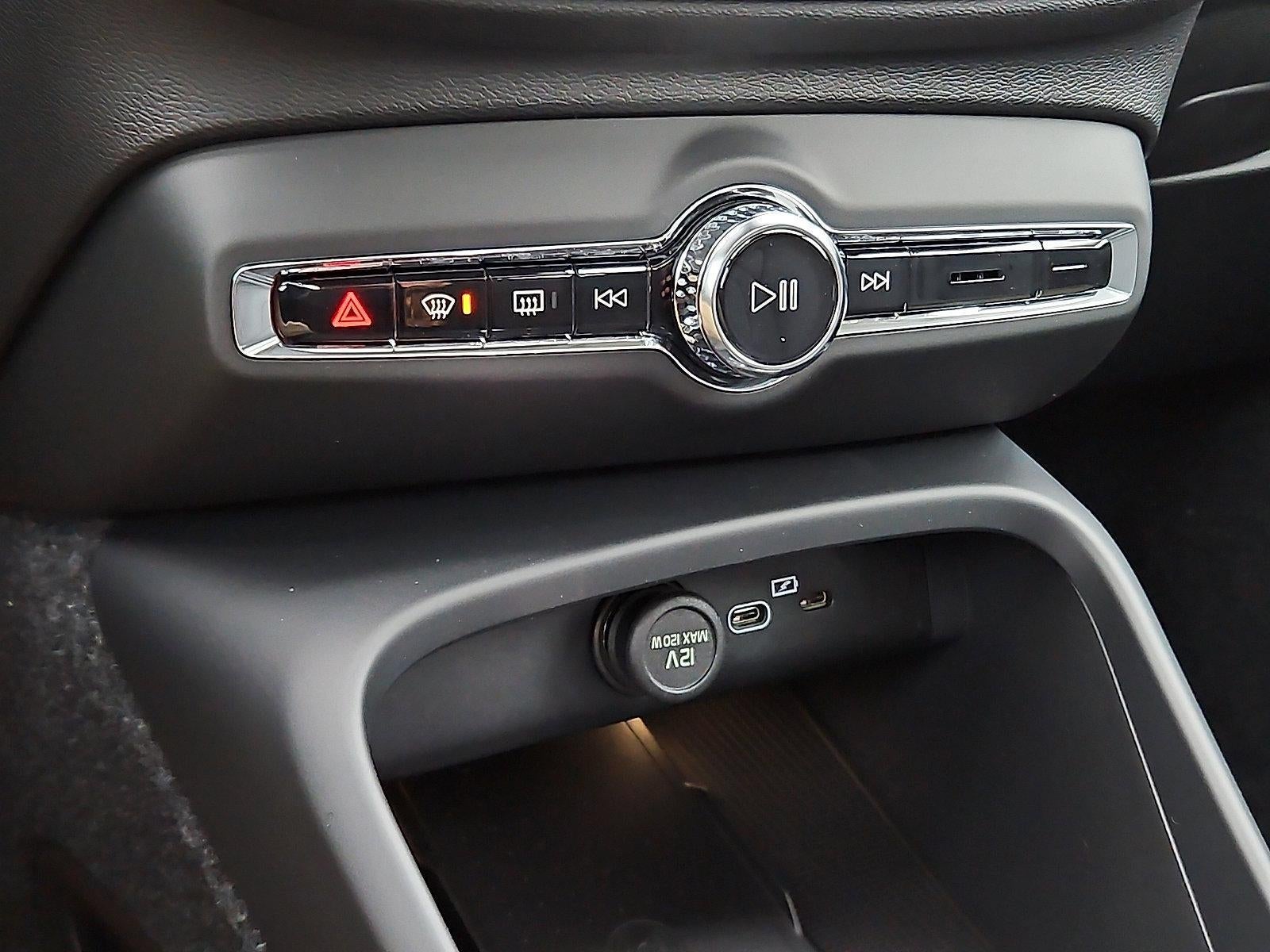 2026 Volvo XC40 B5 AWD Plus