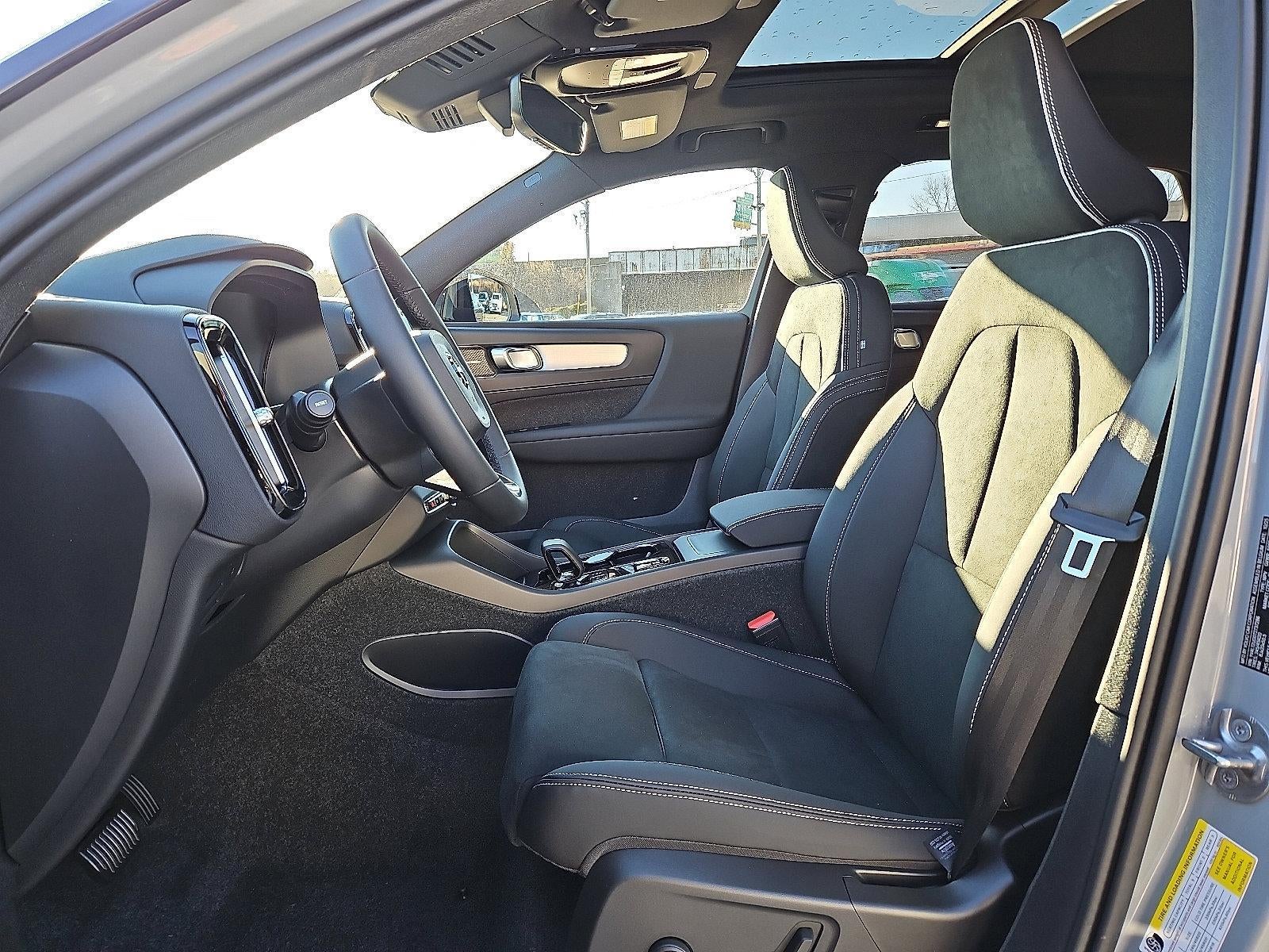 2026 Volvo XC40 B5 AWD Ultra Black Edition