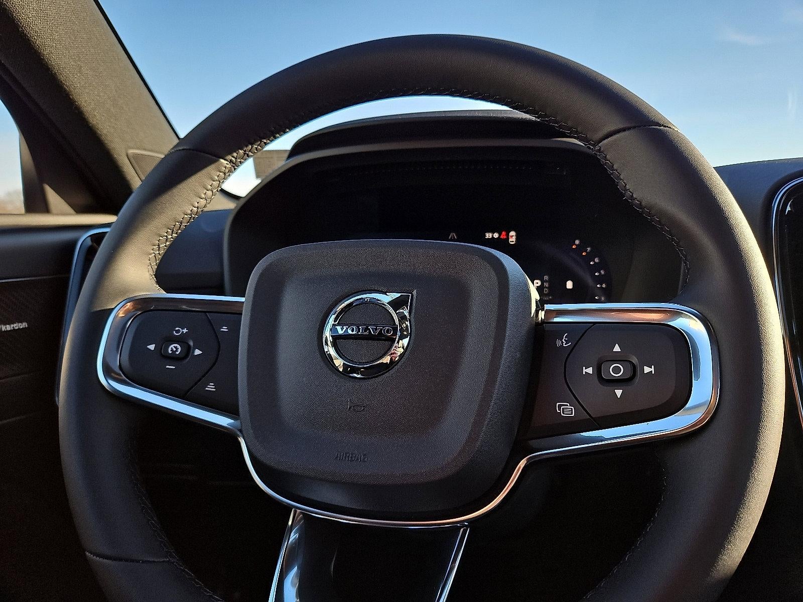 2026 Volvo XC40 B5 AWD Ultra Black Edition