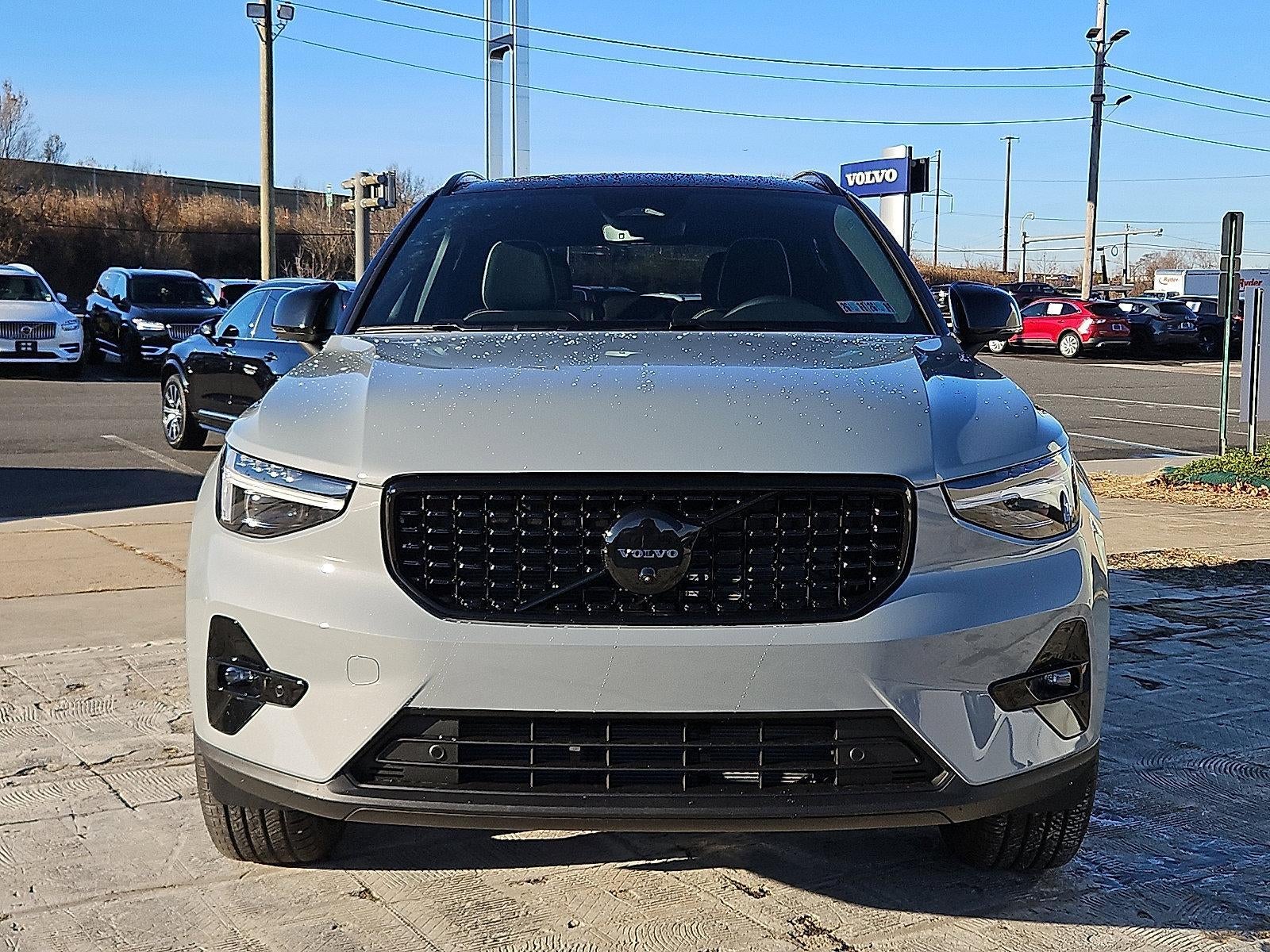 2026 Volvo XC40 B5 AWD Ultra Black Edition