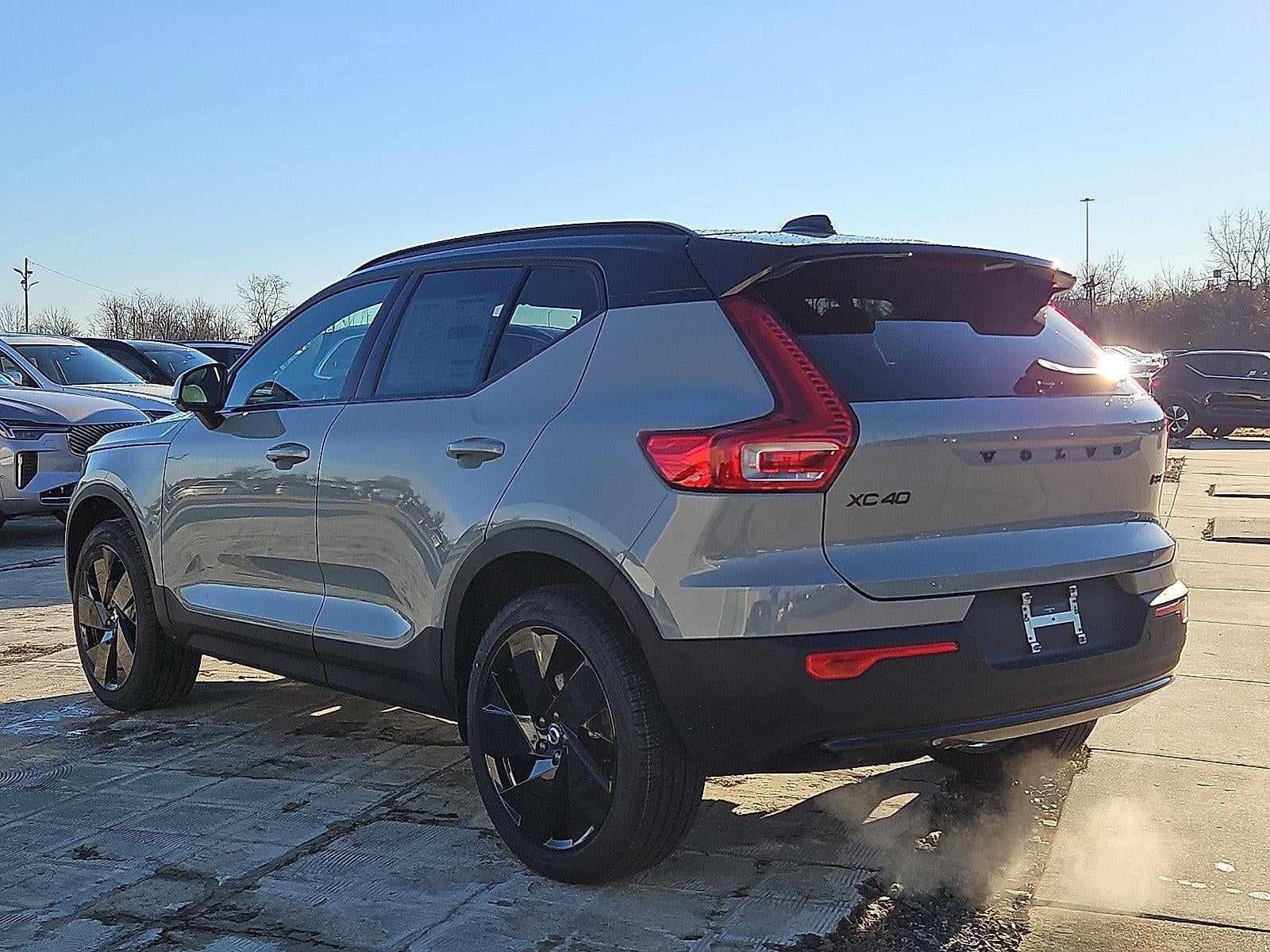 2026 Volvo XC40 B5 AWD Ultra Black Edition