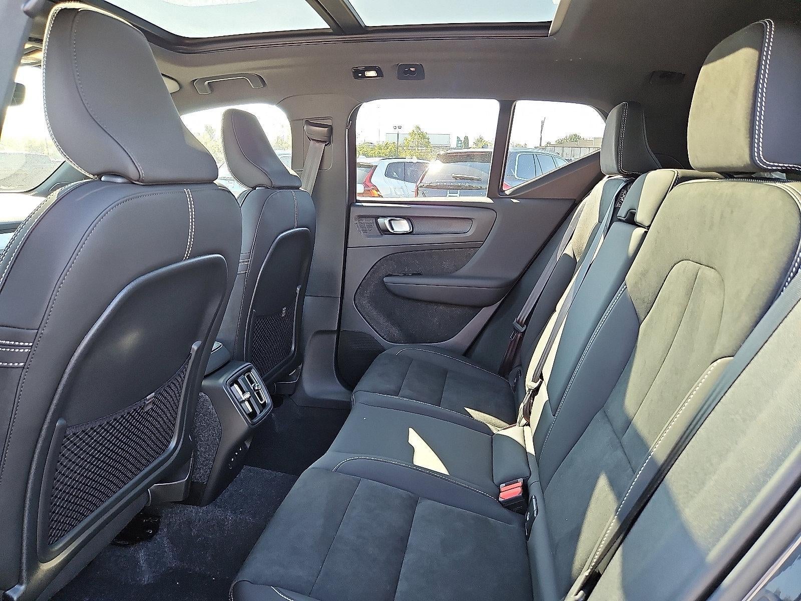 2026 Volvo XC40 B5 AWD Ultra Black Edition