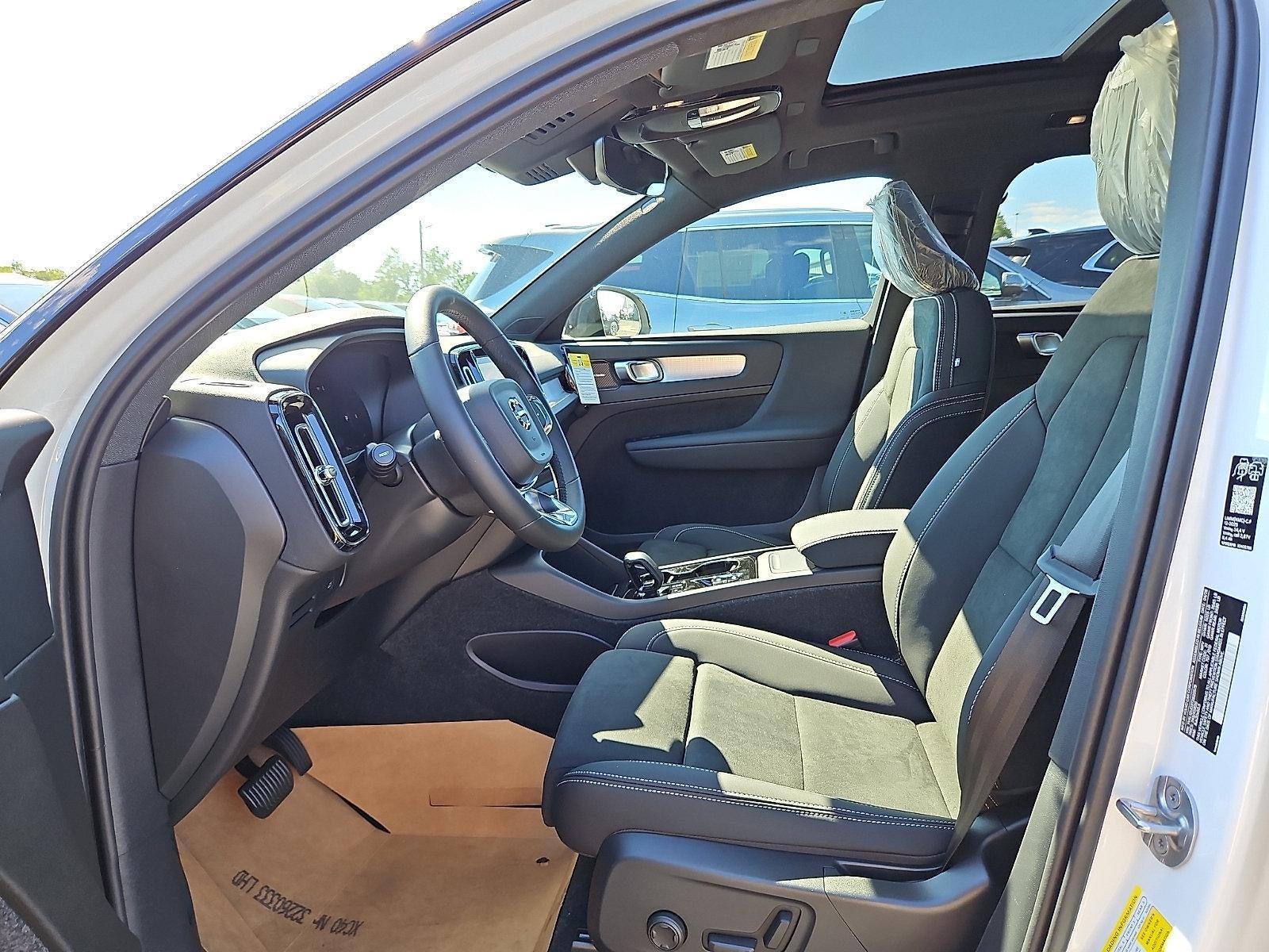 2026 Volvo XC40 B5 AWD Ultra Black Edition
