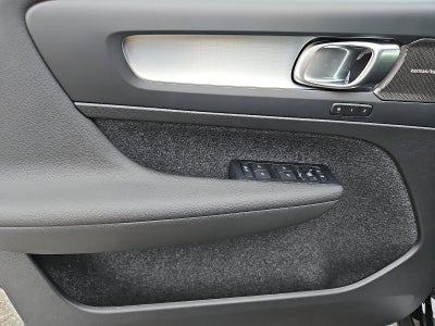 2026 Volvo XC40 B5 AWD Ultra Black Edition