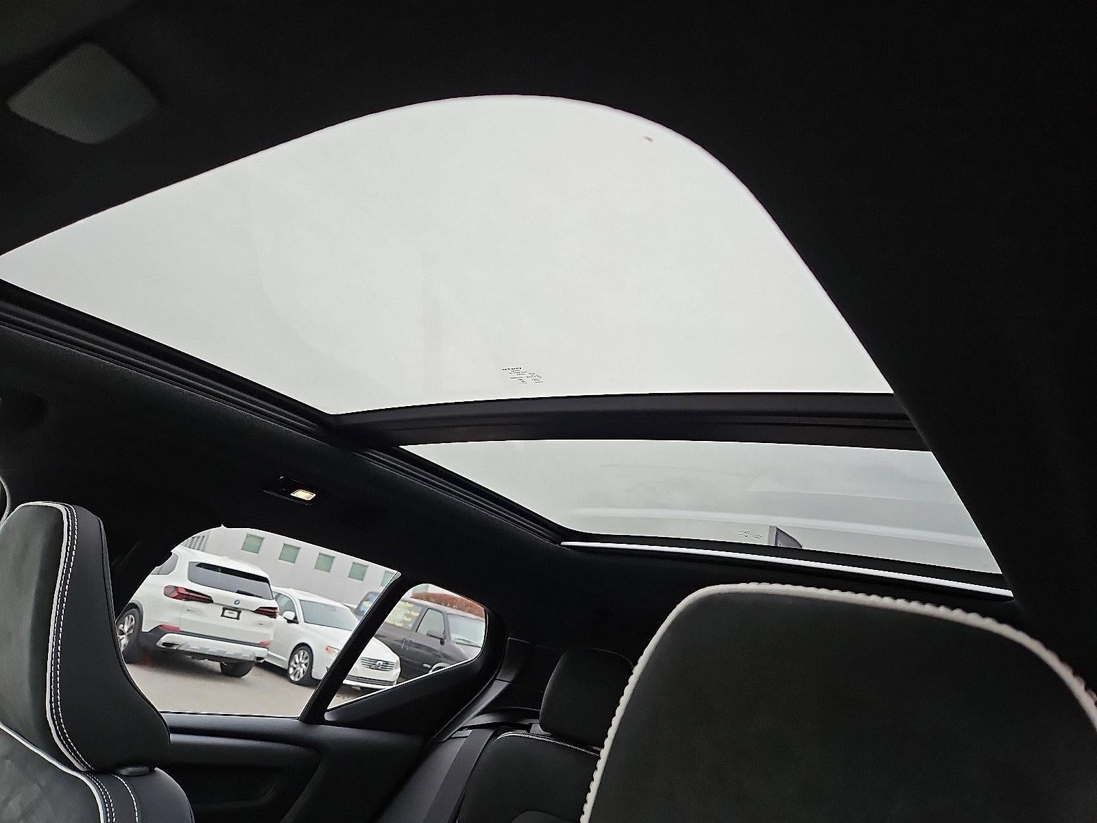 2026 Volvo XC40 B5 AWD Ultra Black Edition