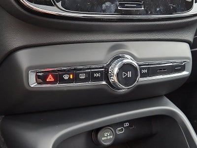 2026 Volvo XC40 B5 AWD Ultra Black Edition