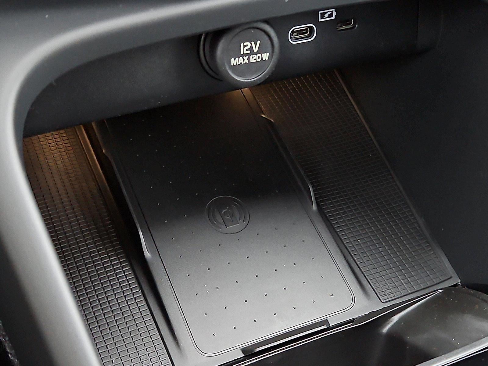 2026 Volvo XC40 B5 AWD Ultra Black Edition