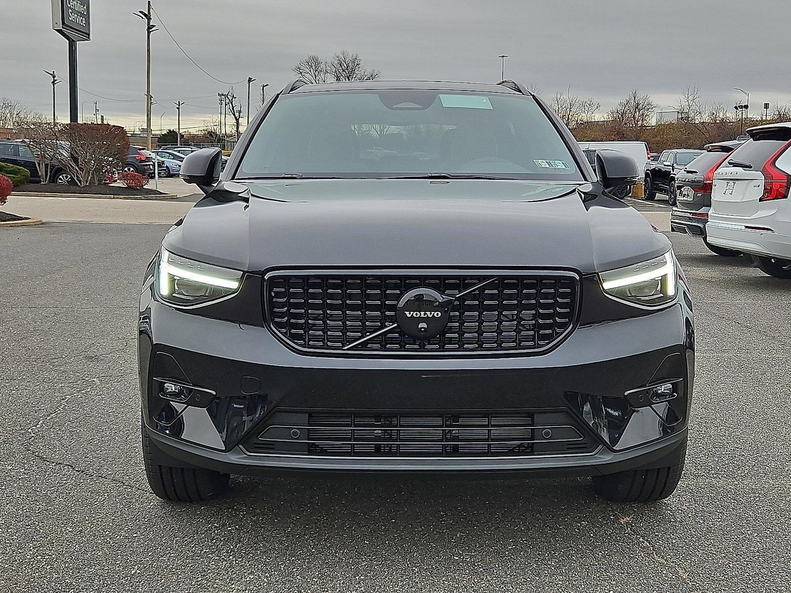 2026 Volvo XC40 B5 AWD Ultra Black Edition