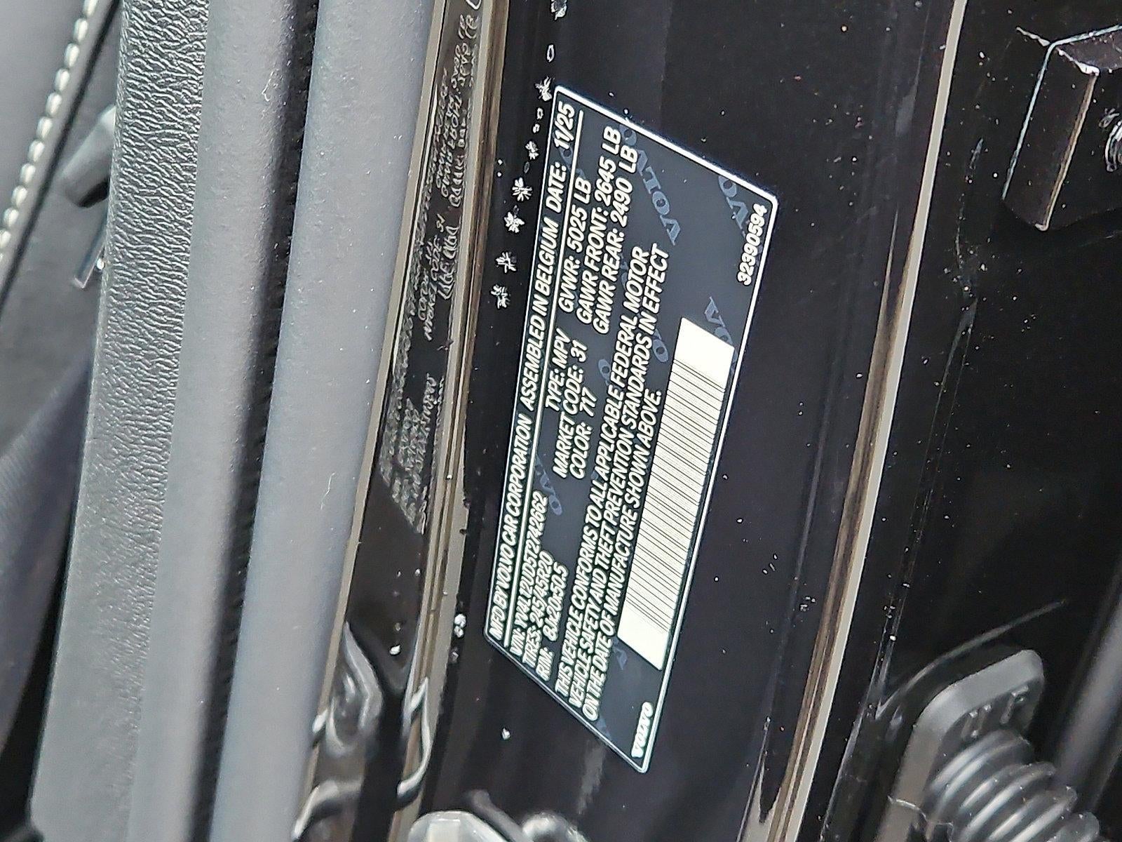 2026 Volvo XC40 B5 AWD Ultra Black Edition