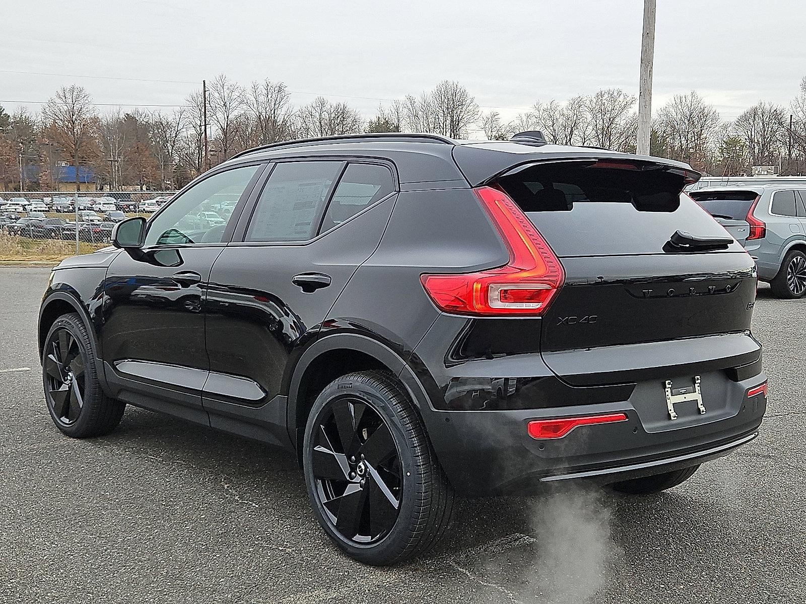 2026 Volvo XC40 B5 AWD Ultra Black Edition