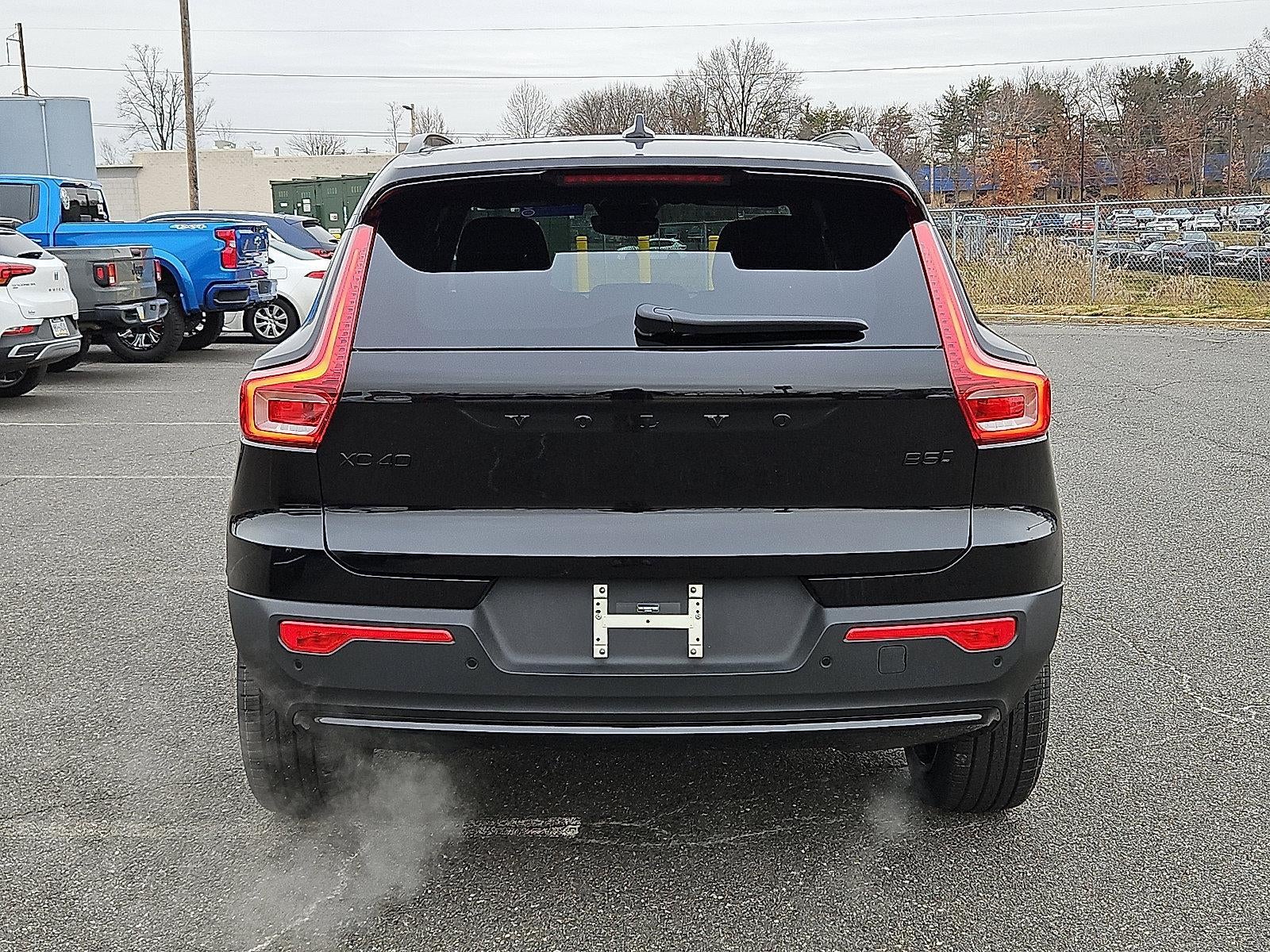 2026 Volvo XC40 B5 AWD Ultra Black Edition