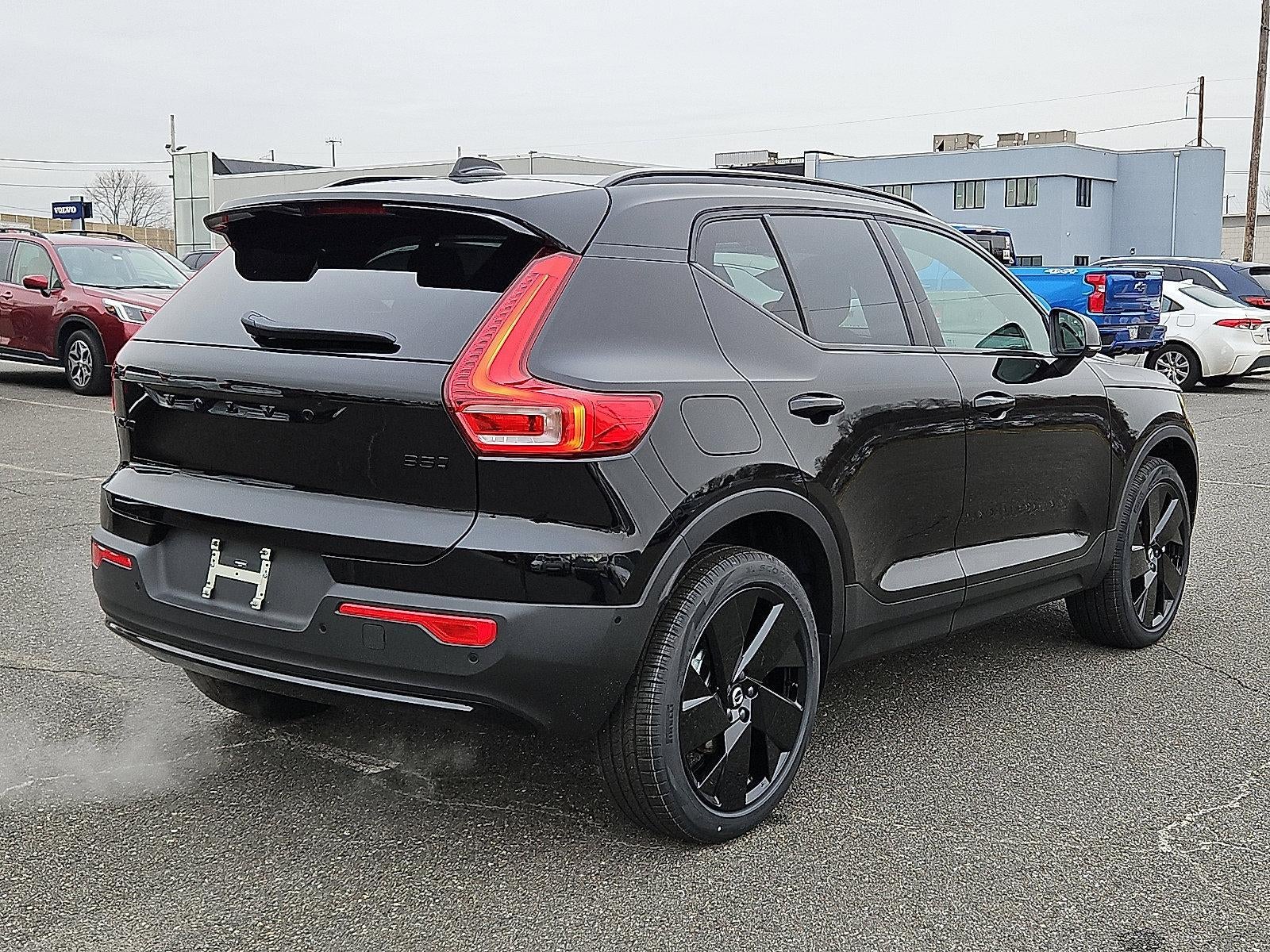 2026 Volvo XC40 B5 AWD Ultra Black Edition