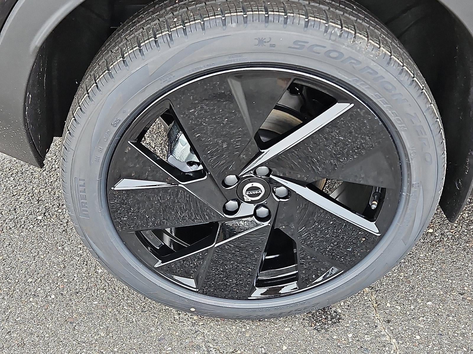 2026 Volvo XC40 B5 AWD Ultra Black Edition