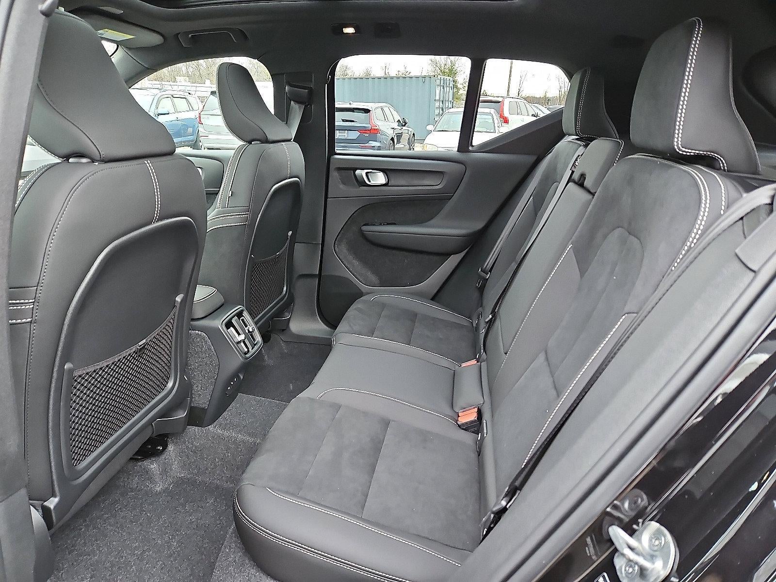 2026 Volvo XC40 B5 AWD Ultra Black Edition