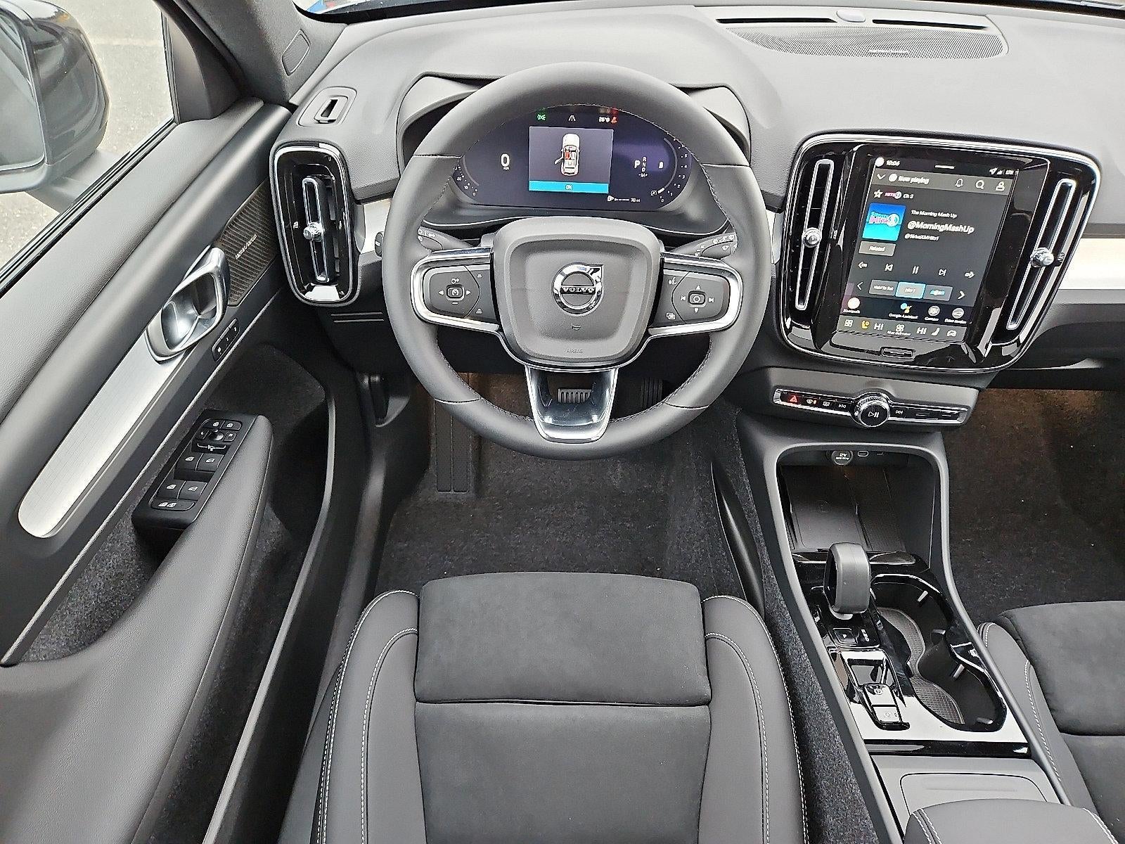 2026 Volvo XC40 B5 AWD Ultra Black Edition