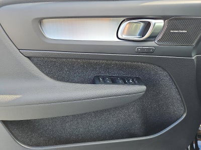 2026 Volvo XC40 B5 AWD Ultra Black Edition