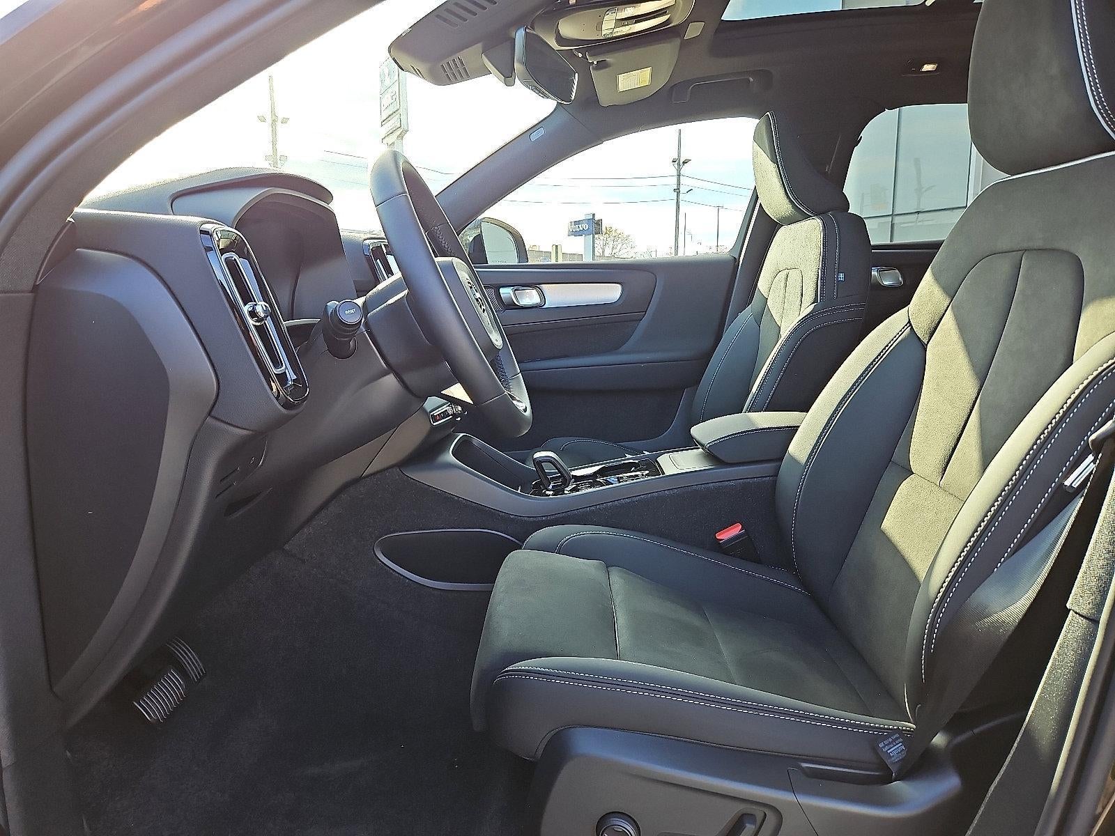 2026 Volvo XC40 B5 AWD Ultra Black Edition