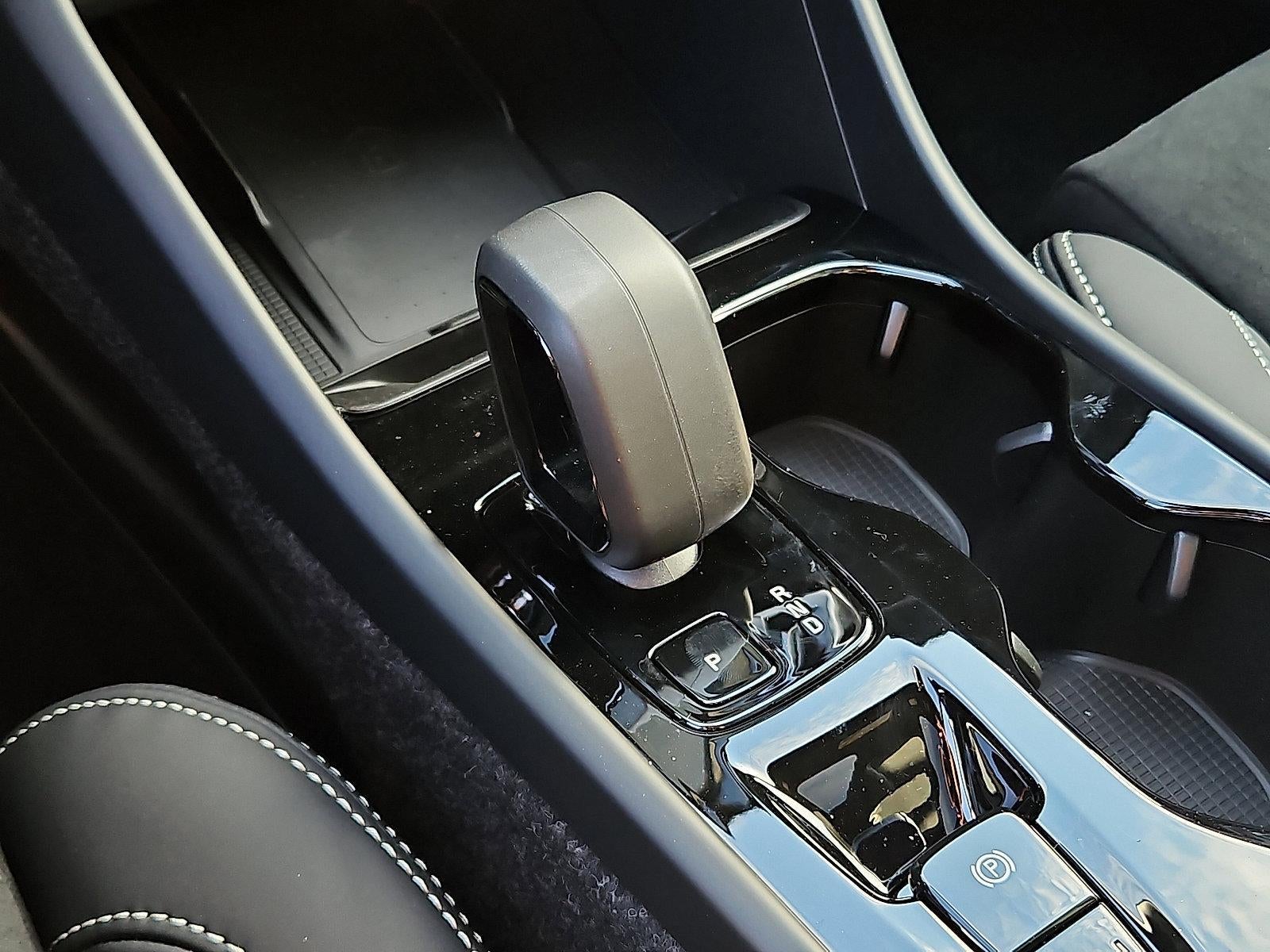 2026 Volvo XC40 B5 AWD Ultra Black Edition