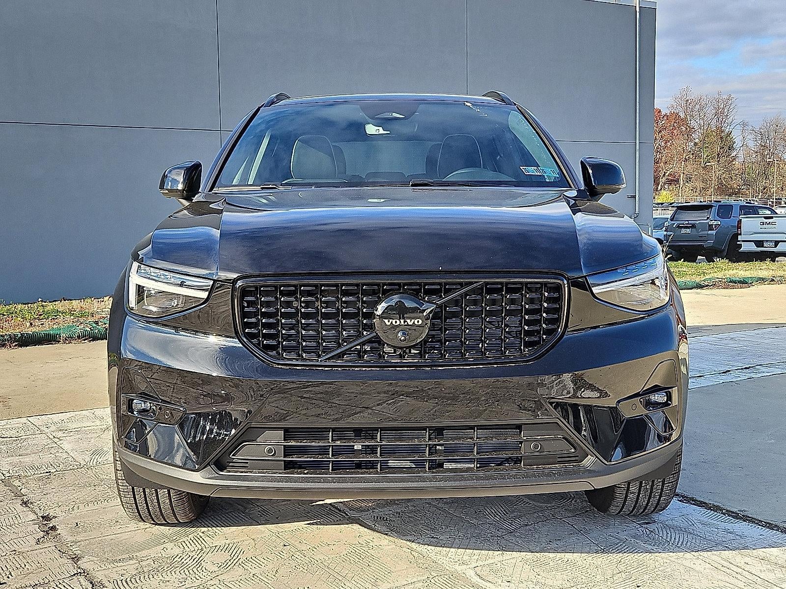 2026 Volvo XC40 B5 AWD Ultra Black Edition