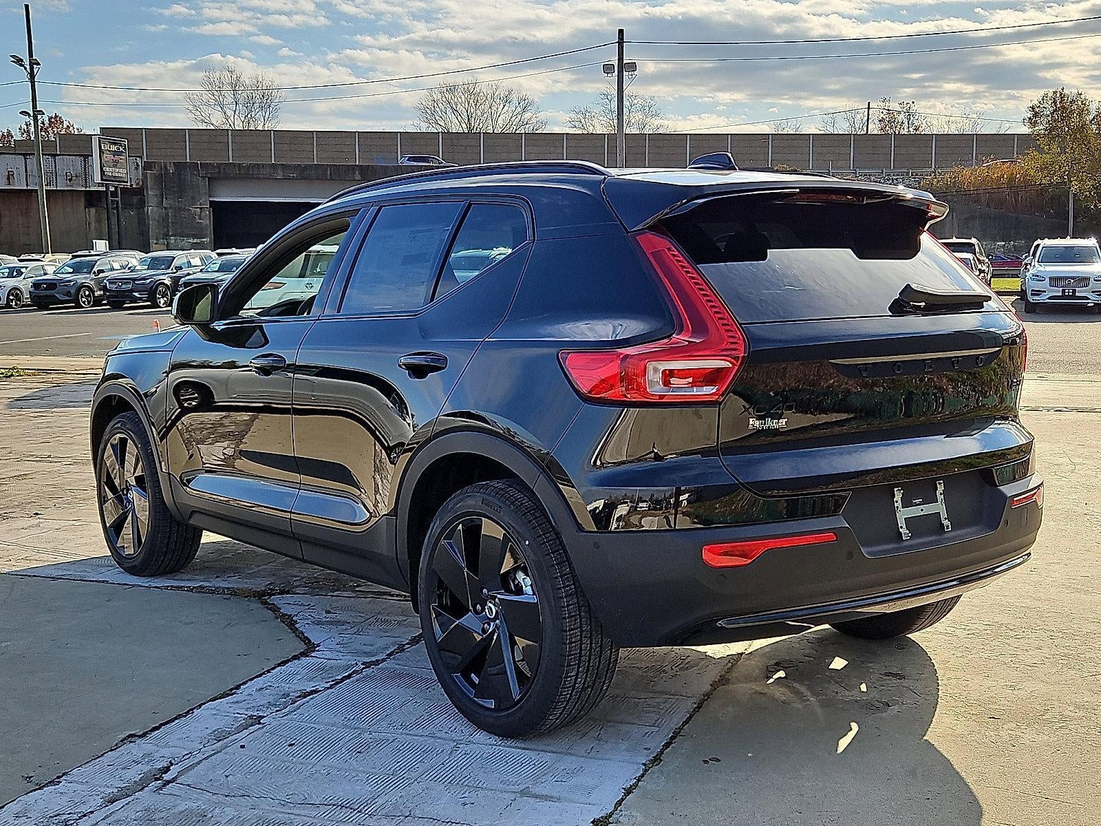 2026 Volvo XC40 B5 AWD Ultra Black Edition