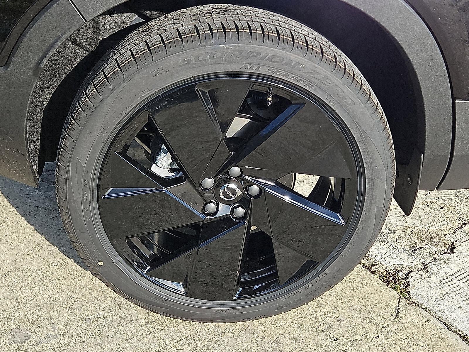 2026 Volvo XC40 B5 AWD Ultra Black Edition