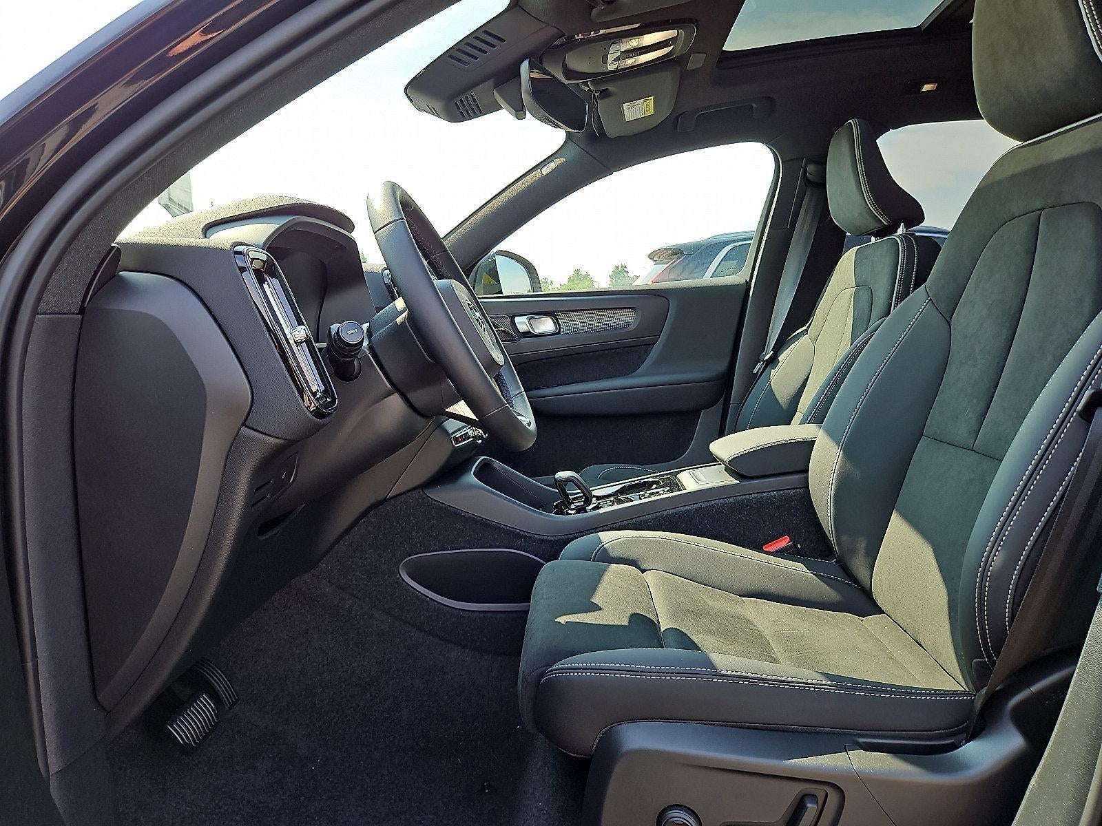 2026 Volvo XC40 B5 AWD Ultra Black Edition