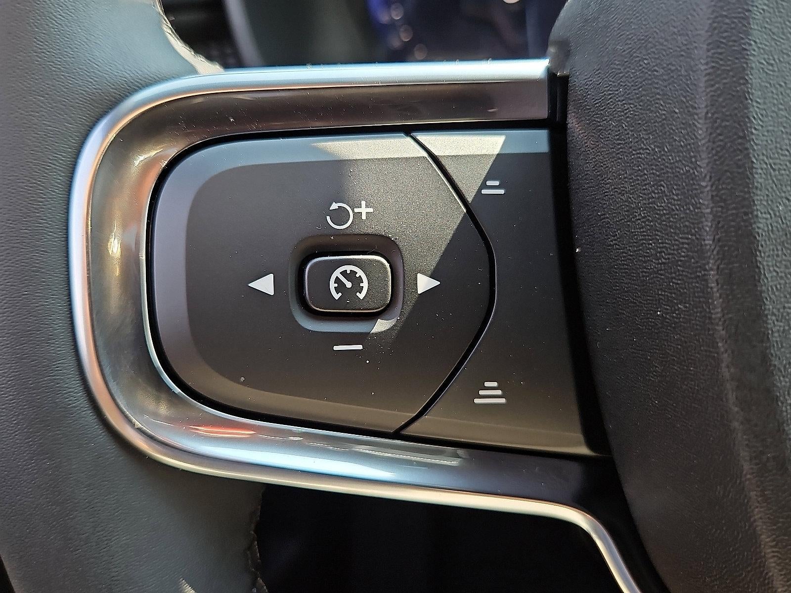 2026 Volvo XC40 B5 AWD Ultra Black Edition