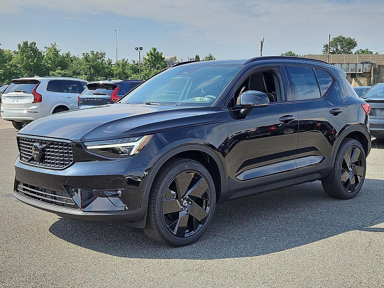 2026 Volvo XC40 B5 AWD Ultra Black Edition