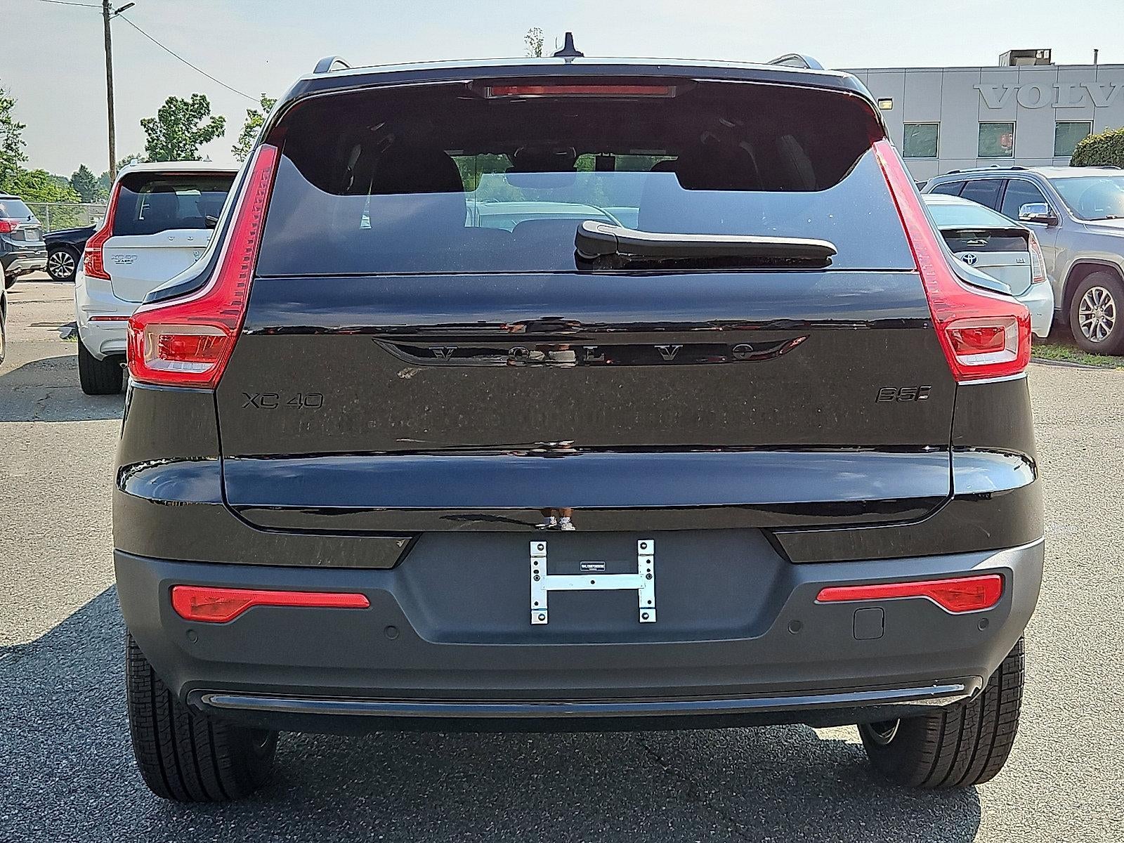 2026 Volvo XC40 B5 AWD Ultra Black Edition