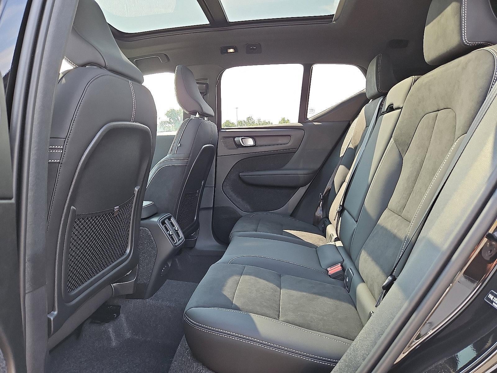 2026 Volvo XC40 B5 AWD Ultra Black Edition