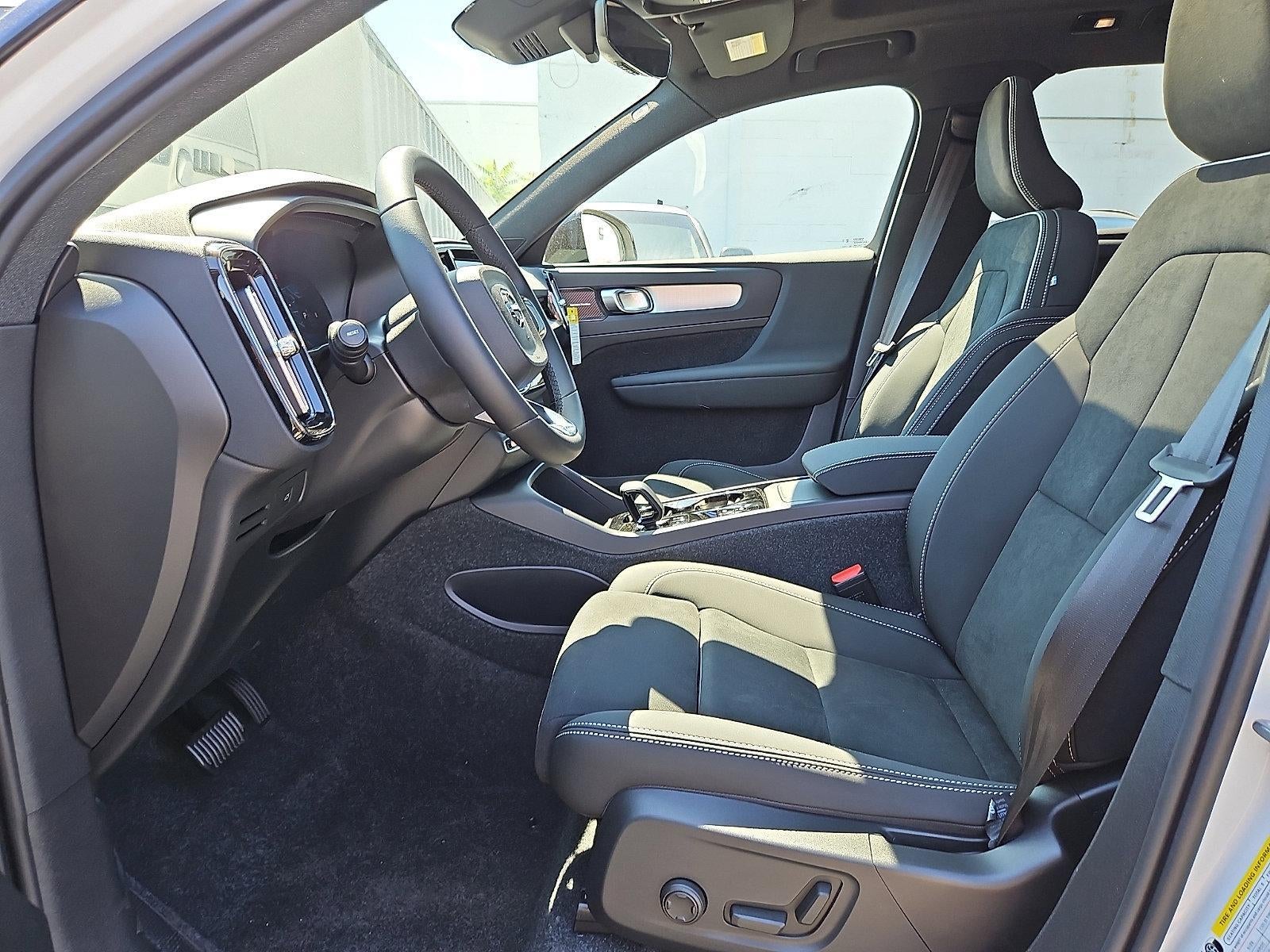 2026 Volvo XC40 B5 AWD Ultra Black Edition
