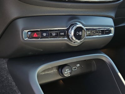 2026 Volvo XC40 B5 AWD Ultra Black Edition