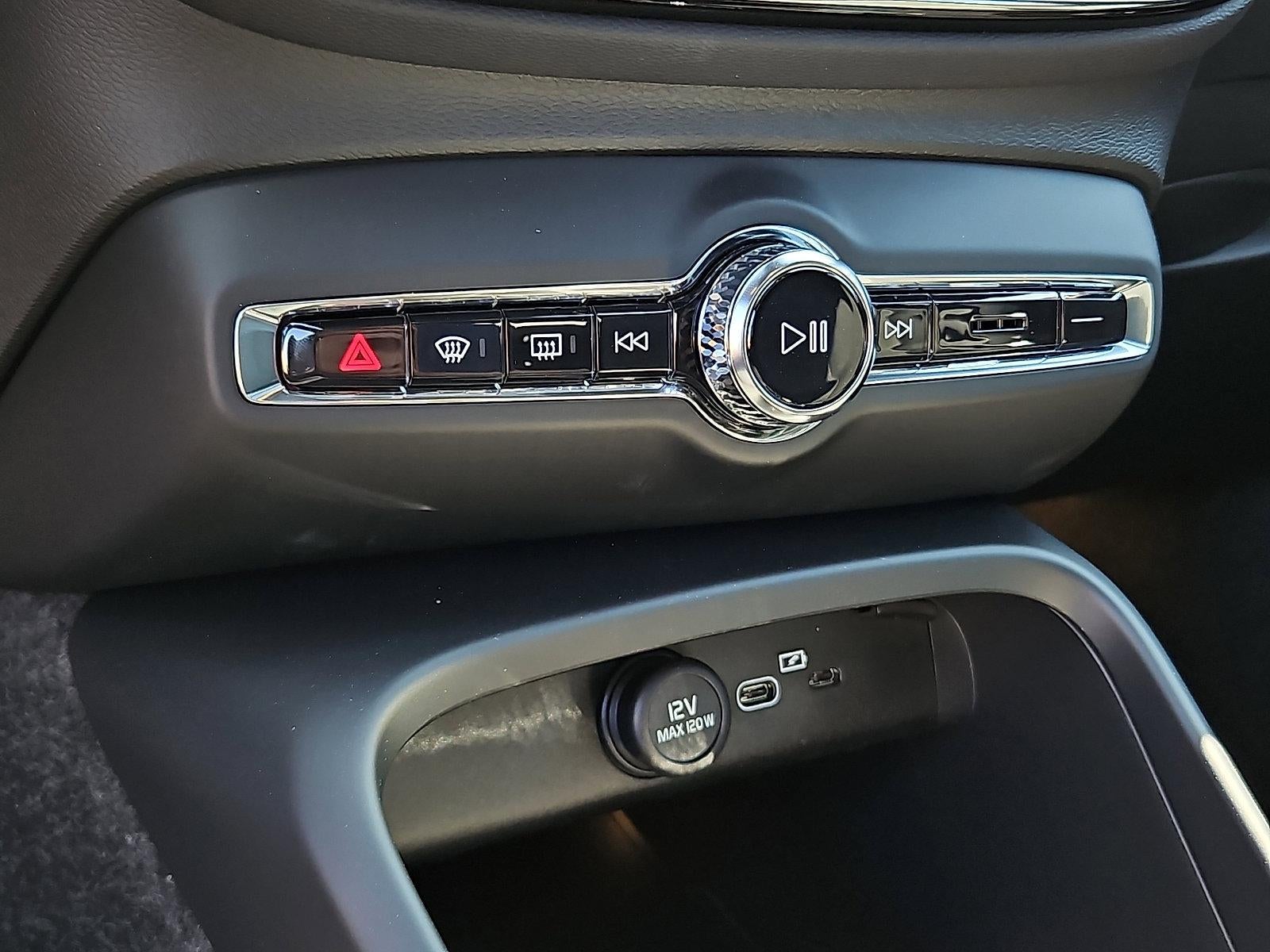 2026 Volvo XC40 B5 AWD Ultra Black Edition