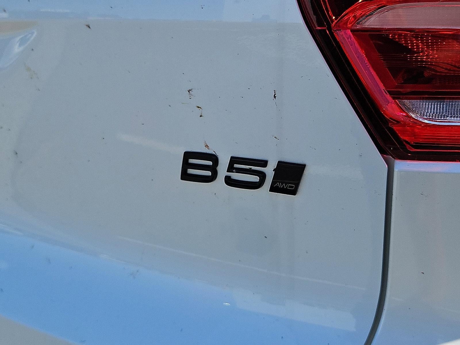 2026 Volvo XC40 B5 AWD Ultra Black Edition
