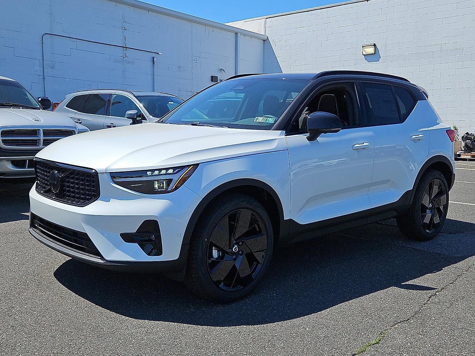 2026 Volvo XC40 B5 AWD Ultra Black Edition