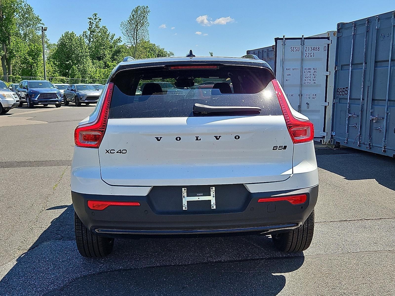 2026 Volvo XC40 B5 AWD Ultra Black Edition