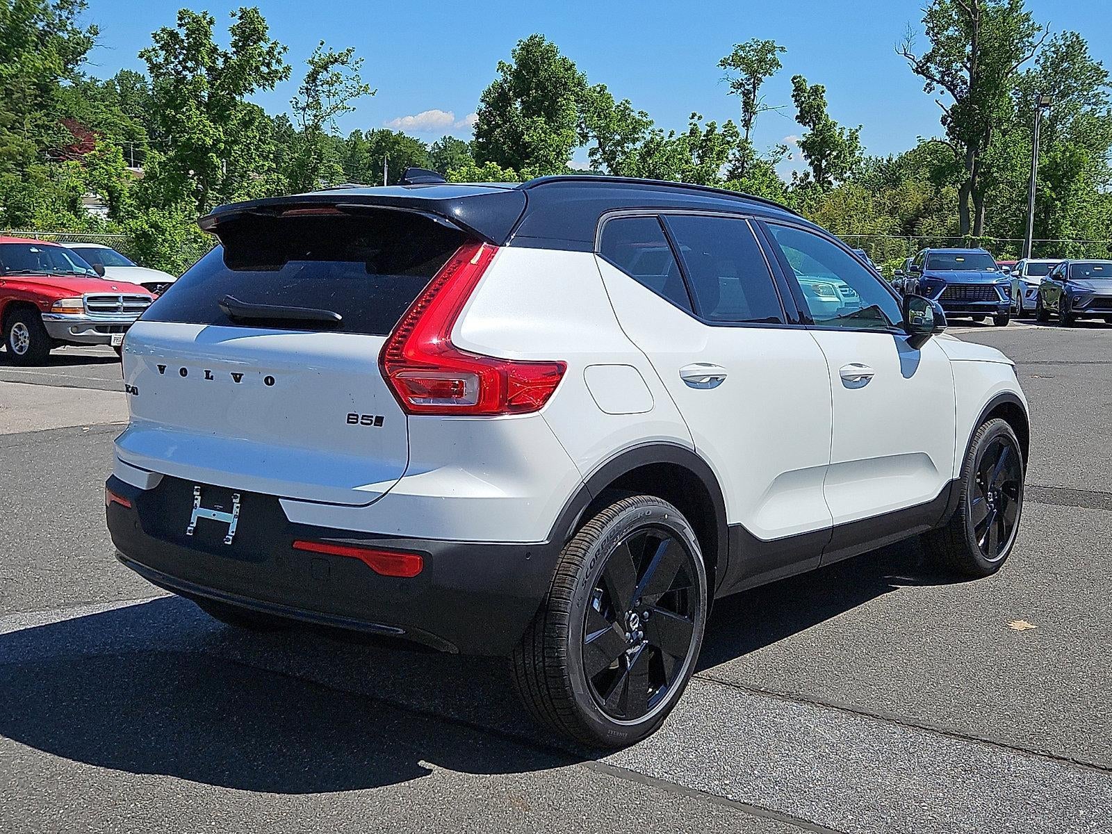 2026 Volvo XC40 B5 AWD Ultra Black Edition