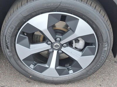 2025 Volvo XC40 B5 AWD Plus Bright Theme