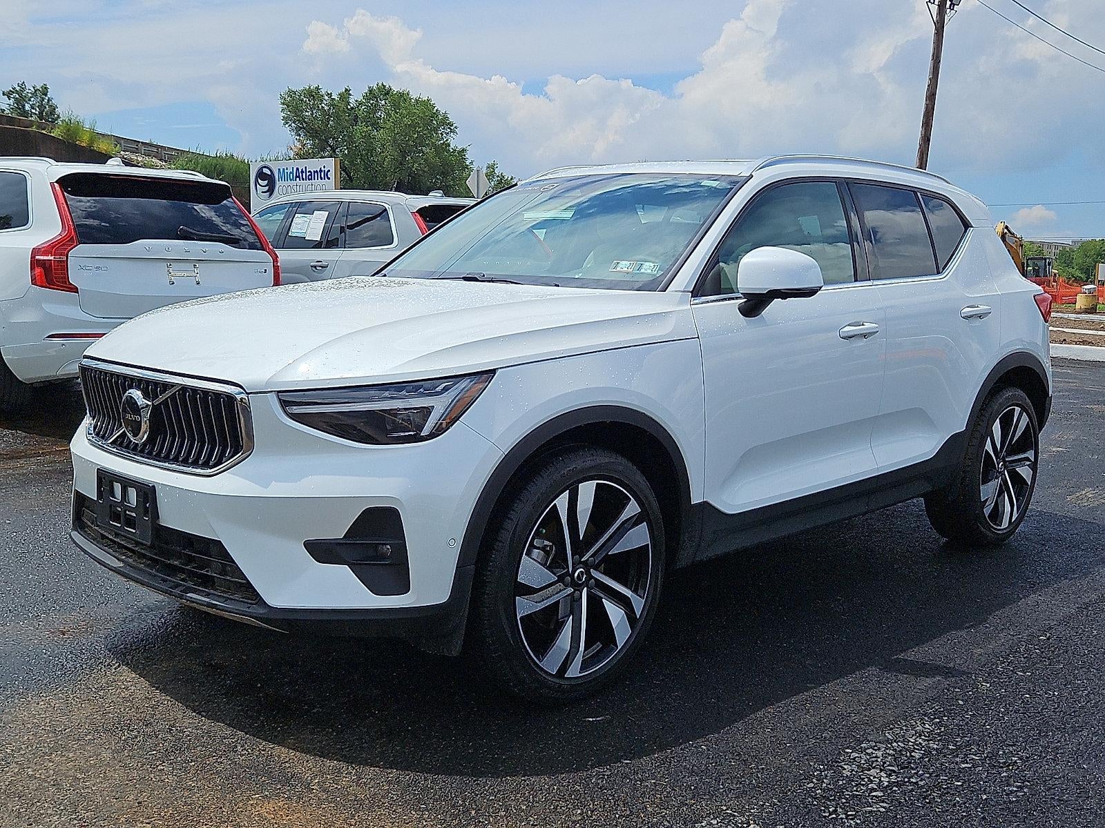 2024 Volvo XC40 B5 AWD Ultimate Bright Theme