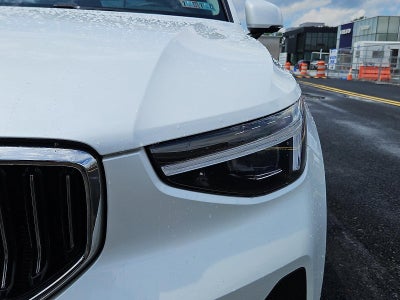 2024 Volvo XC40 B5 AWD Ultimate Bright Theme
