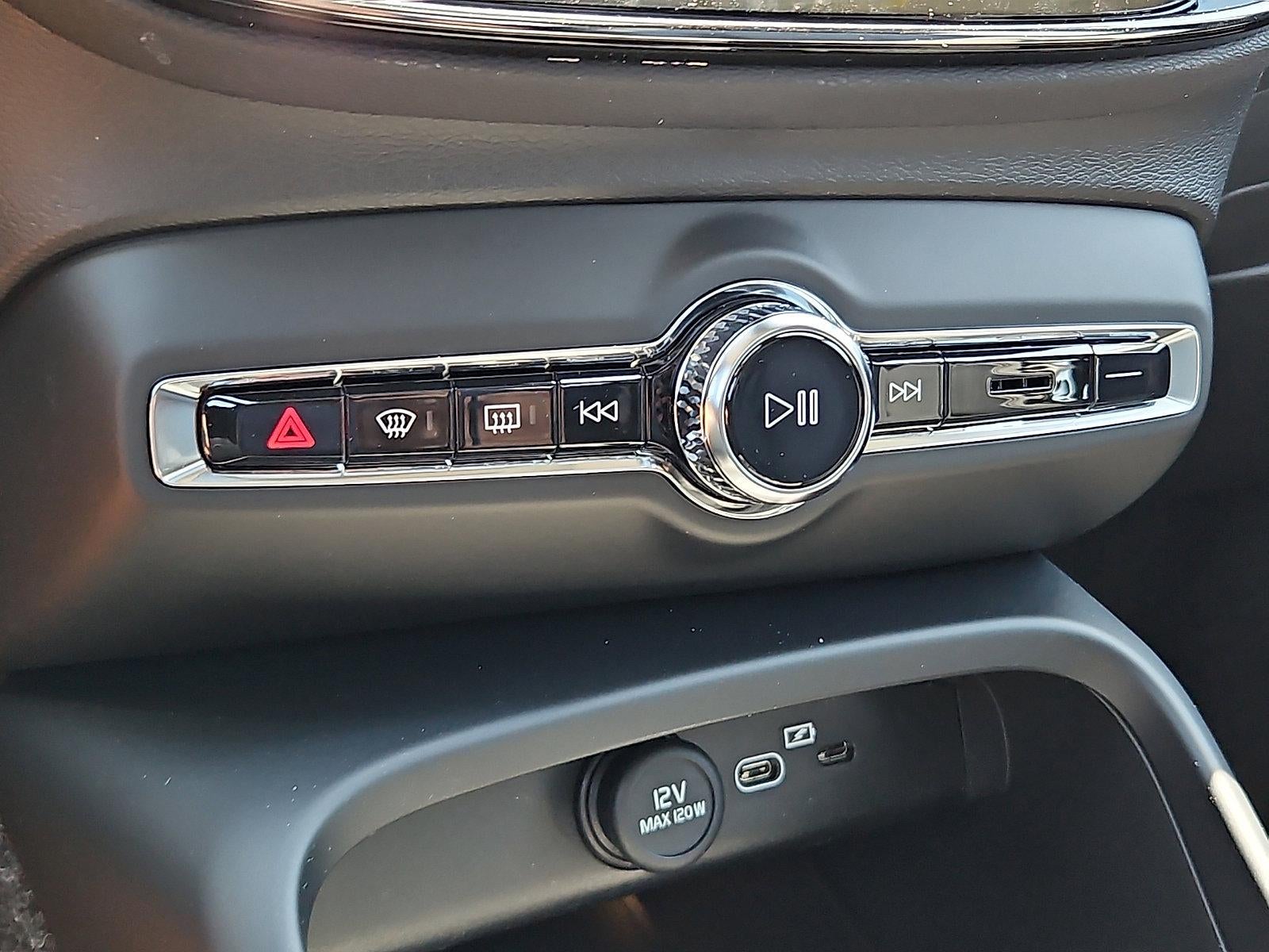 2026 Volvo XC40 B5 AWD Core