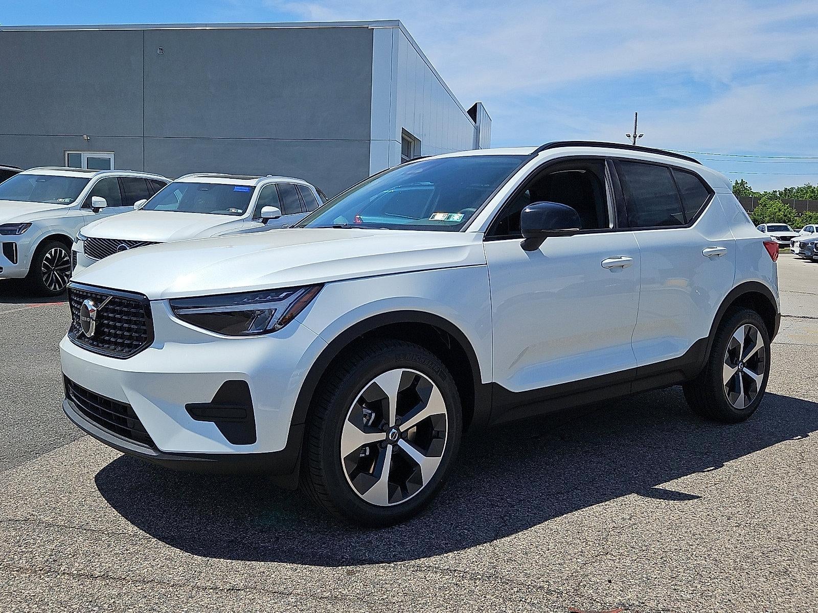 2026 Volvo XC40 B5 AWD Core