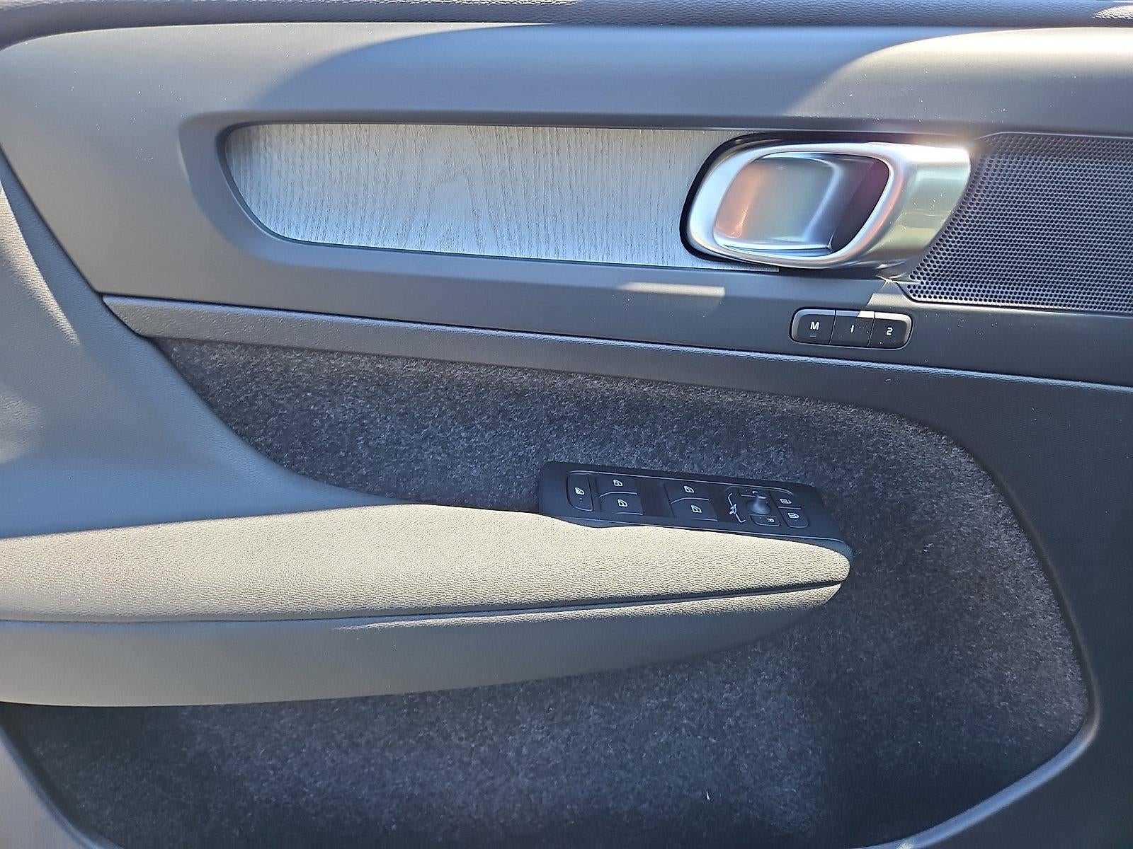 2026 Volvo XC40 B5 AWD Core